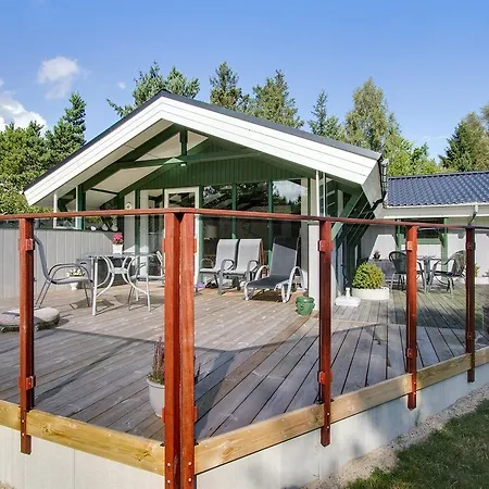 Three-bedroom Holiday In Casa vacanze