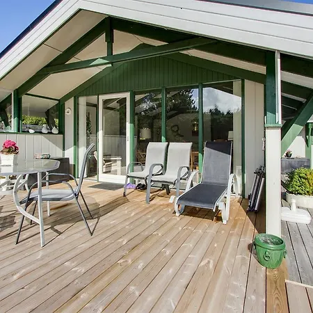 Three-bedroom Holiday In Casa vacanze